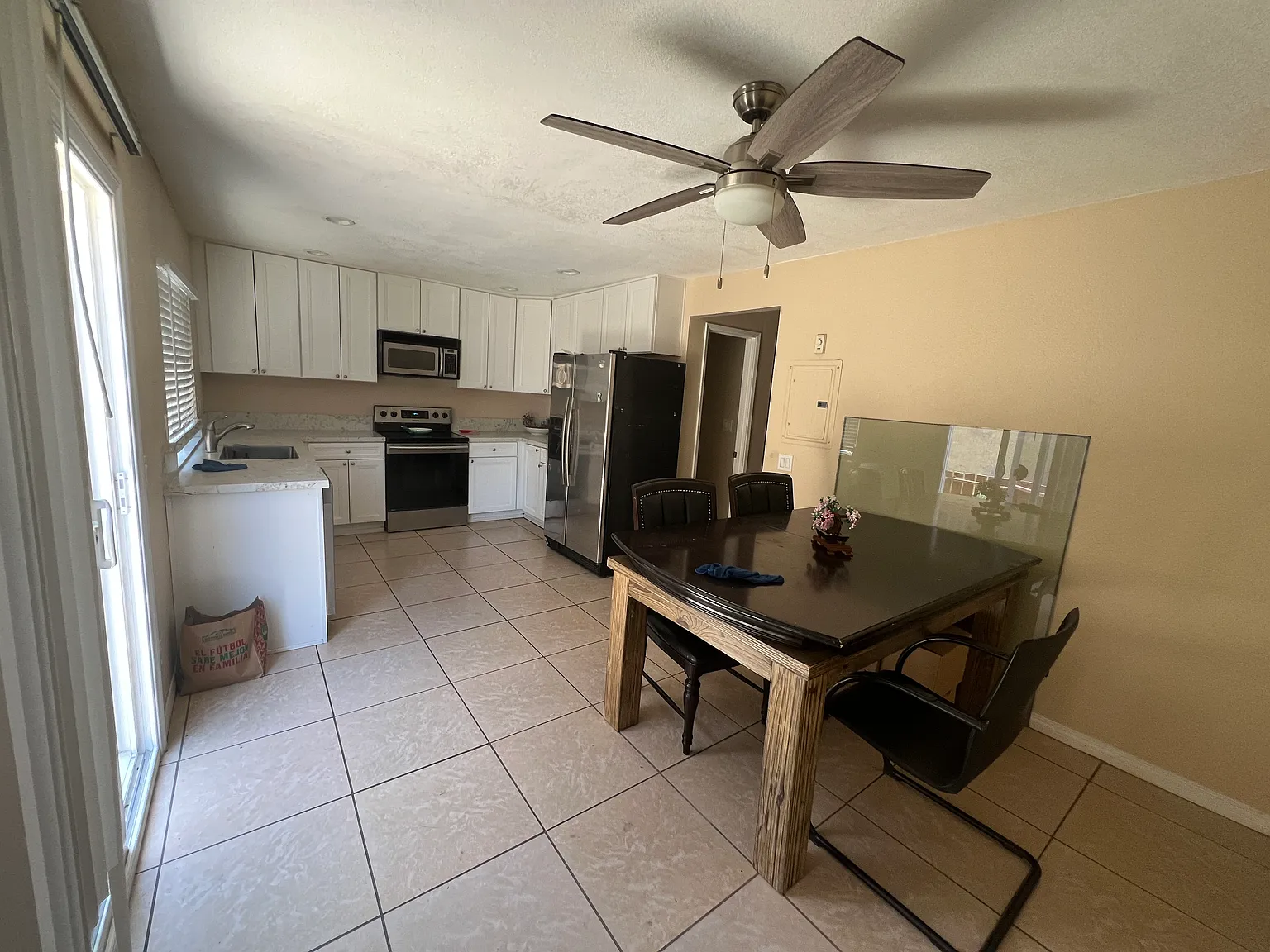 3 bed, 1240 sqft, $1,250 — Photo 2