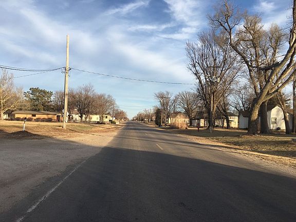 4th image of 741 E Old Highway 50