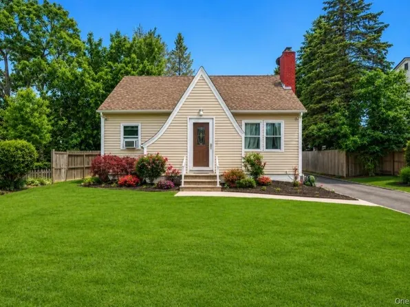 12 Mallar Avenue, Bay Shore, NY 11706