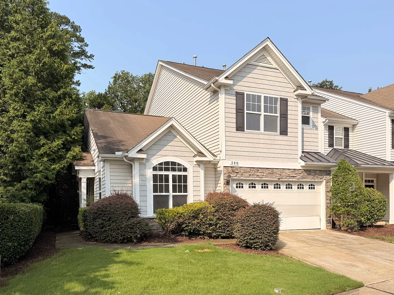 3 bed, 2.5 bath, 1510 sqft, $2,000 — Photo 2