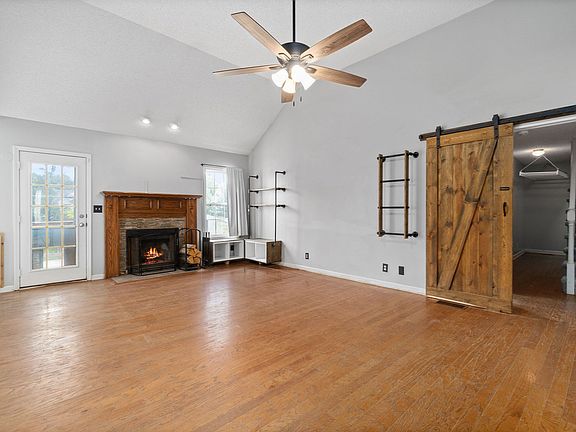 5th image of 1189 Snoopy Dr