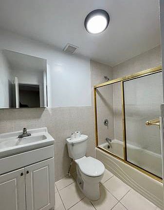 4th image of 6759 Metropolitan Ave