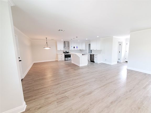 4th image of 152 Pecan St