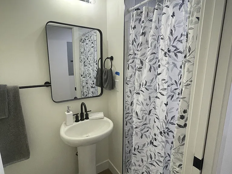2233 Jefferson Ave #4 — Photo 35
