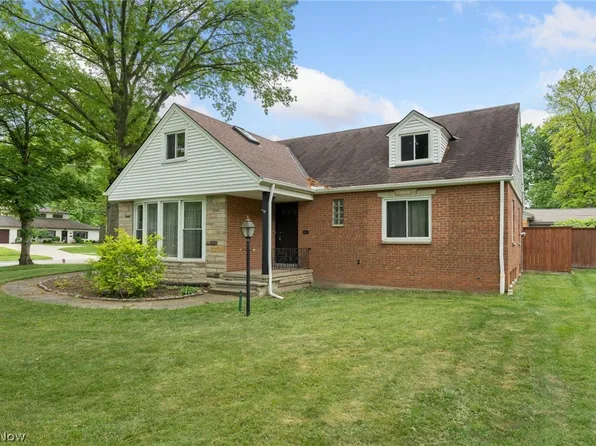 21025 S Park Dr, Fairview Park, OH 44126