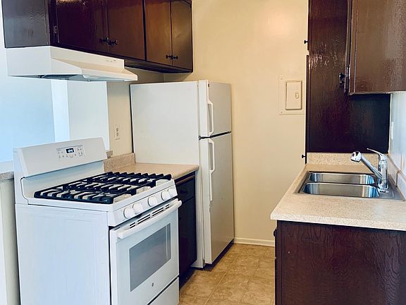 4th image of 18550 Prairie St