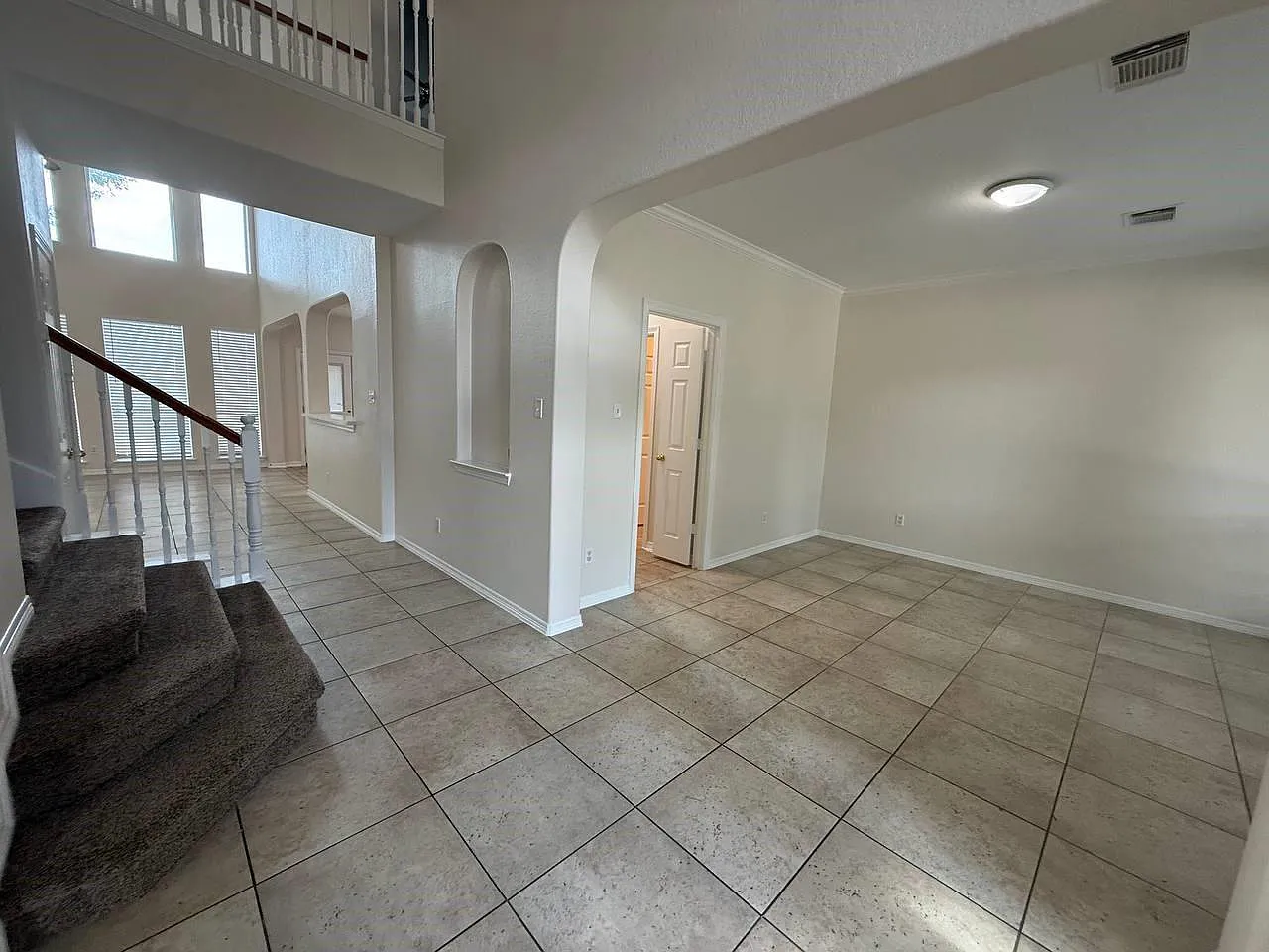 4 bed, 2.5 bath, 3084 sqft, $2,750 — Photo 4