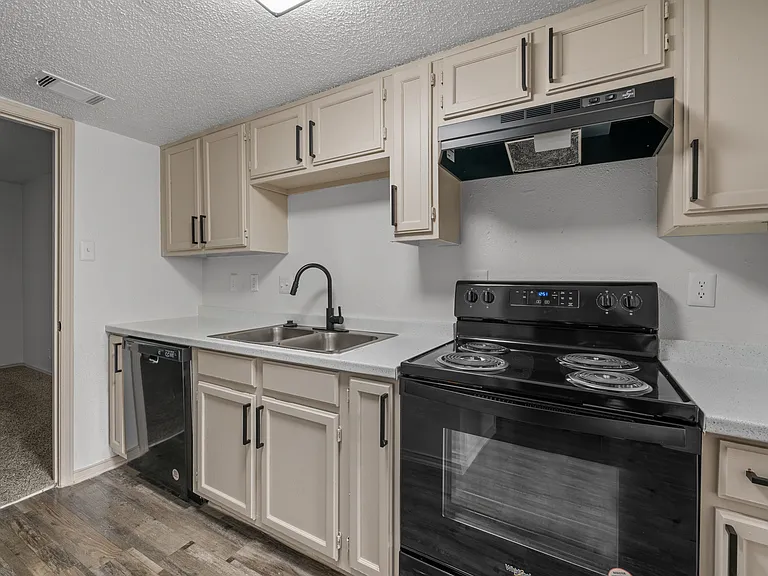 Little Creek Apartments — Photo 13