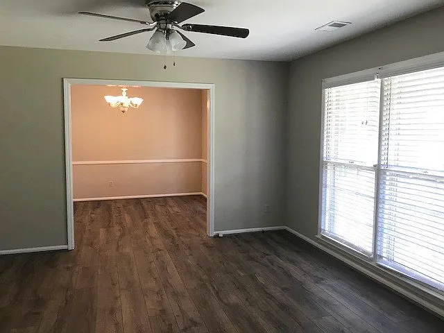 1915 Coventry Dr — Photo 5