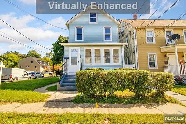 39 Maple St photo 1