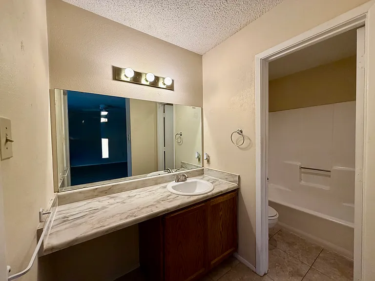 1301 Lovell Dr — Photo 11