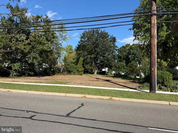 826 Hughes Dr, Trenton, NJ 08690