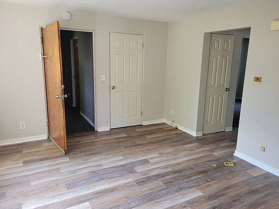 4th image of 2549 Dewey Ave #49-41