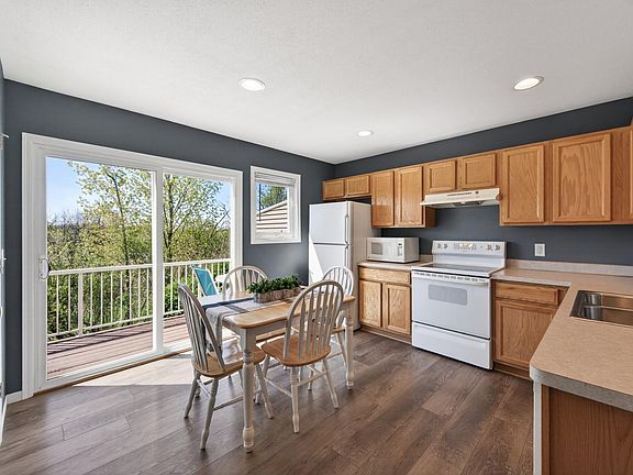 3rd image of 5039 Evergreen Dr N Unit 6