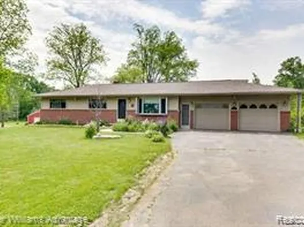 11510 Torrey Rd, Fenton, MI 48430