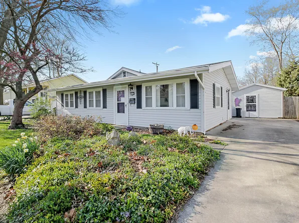 1912 Easy St, Urbana, IL 61802