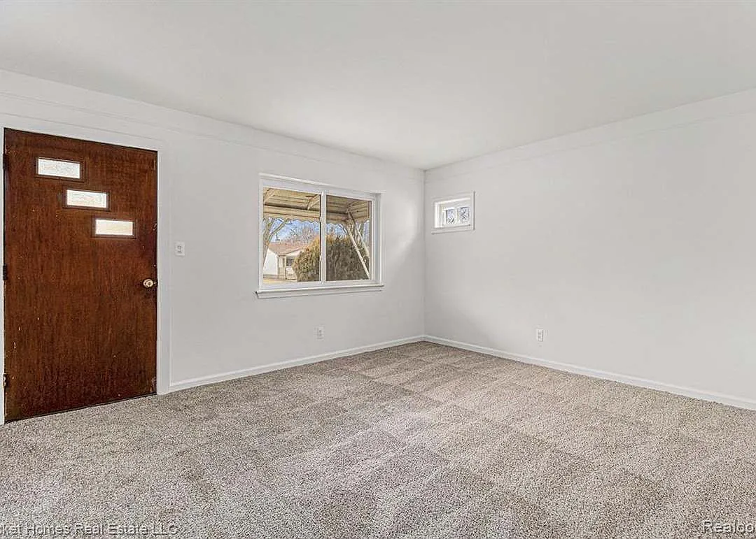 3 bed, 962 sqft, $1,590 — Photo 3