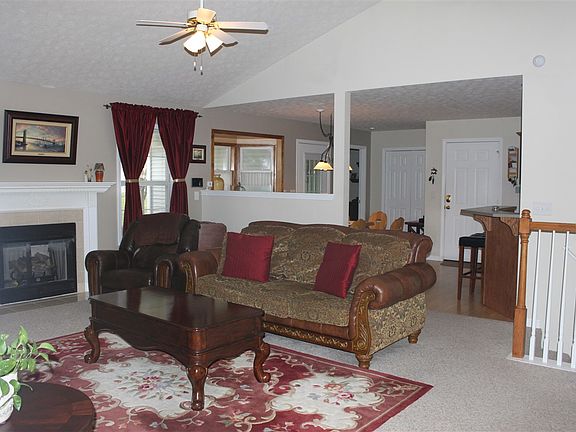 3rd image of 533 Saint Andrews Dr