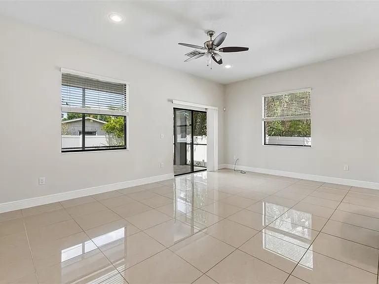 2311 W Aileen St — Photo 16