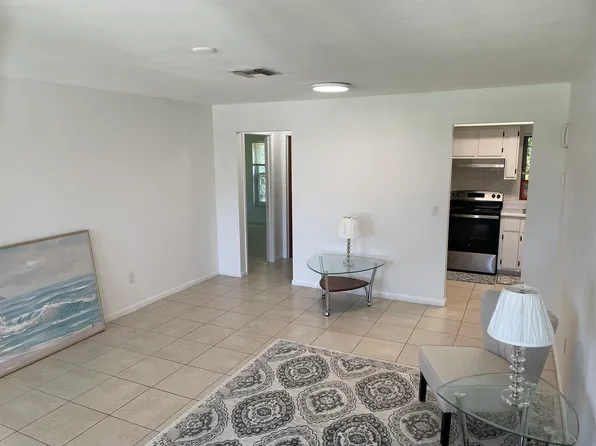 10022 8th St N, Naples, FL 34108