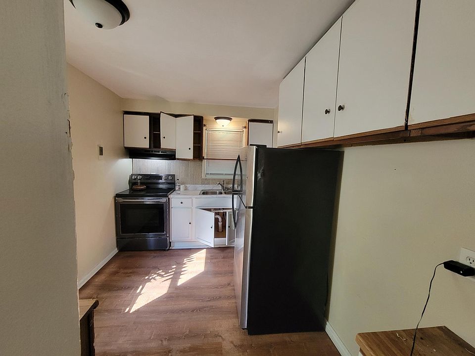 2nd image of 26208 Annapolis St
