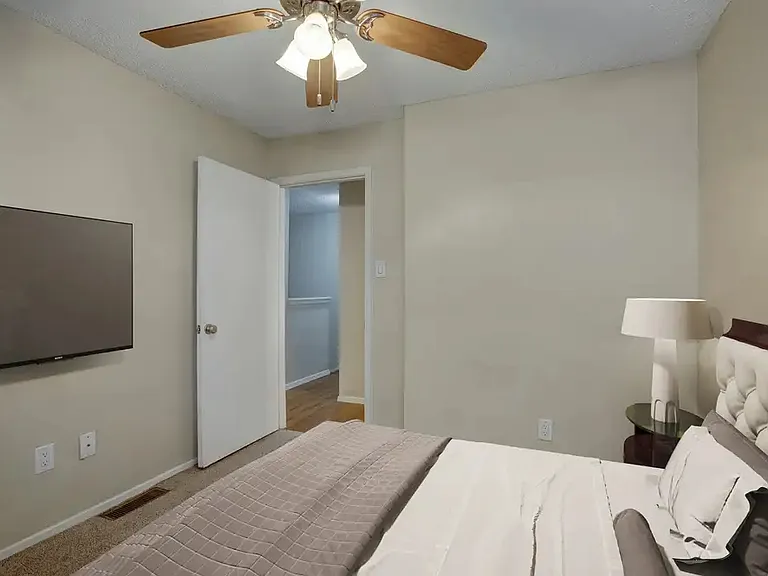 Autumn Chase Apartments — Photo 18