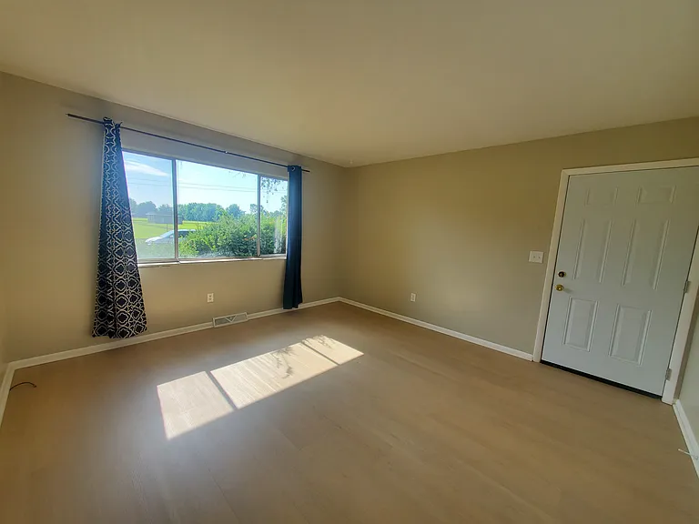 961 S Waverly St #961 — Photo 6