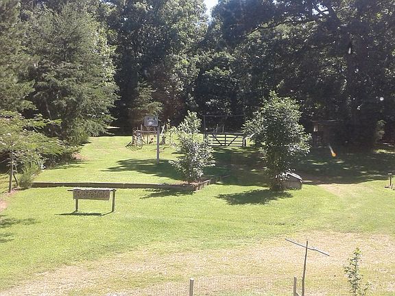 Fenced back yard/outbuilding