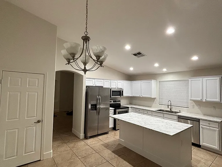 2738 W Angel Way — Photo 3