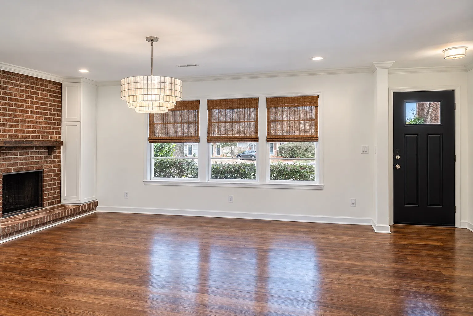 826 Symmes Dr — Photo 4