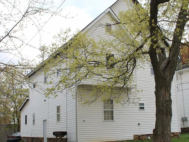 29 Douglas Ave — Photo 2