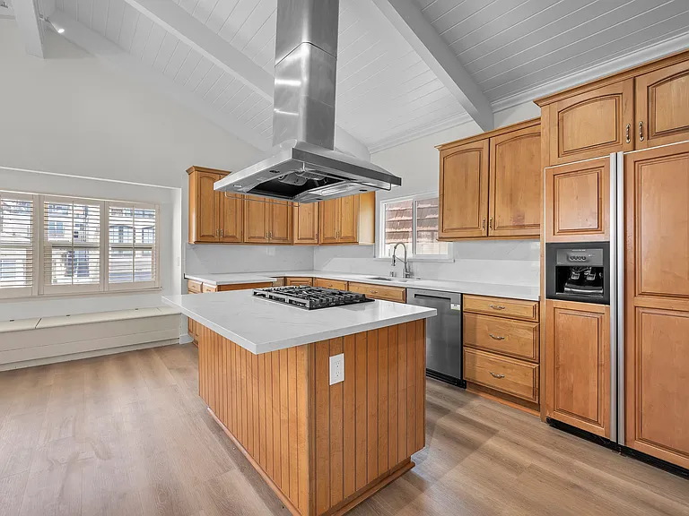 925 Manhattan Ave — Photo 9