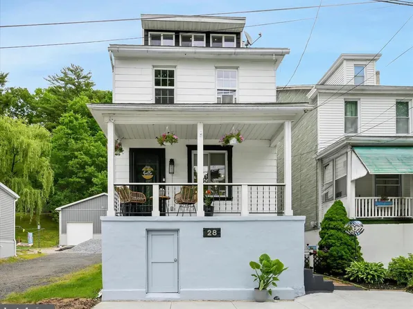 28 Shade St, Middleport, PA 17953