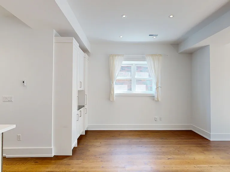 24 Kennedy Ave #UPPER — Photo 11