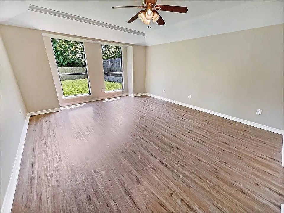 1st image of 844 Woodridge Dr