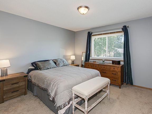 2nd image of 3094 Evelyn St