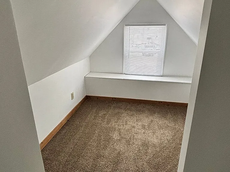 2615 S Center St — Photo 5