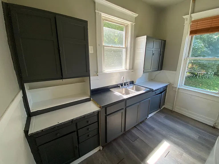 402 S Main St — Photo 7