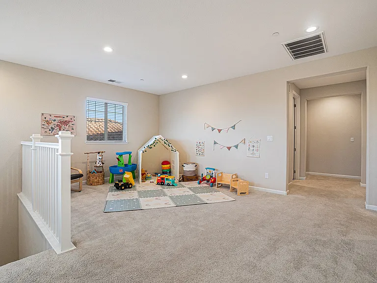 208 Littleton St — Photo 24