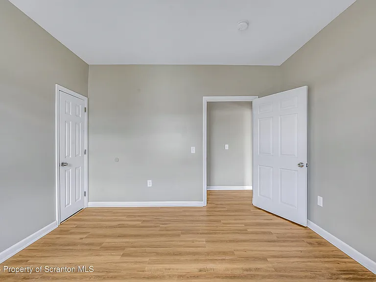 114 E Market St #4 — Photo 14