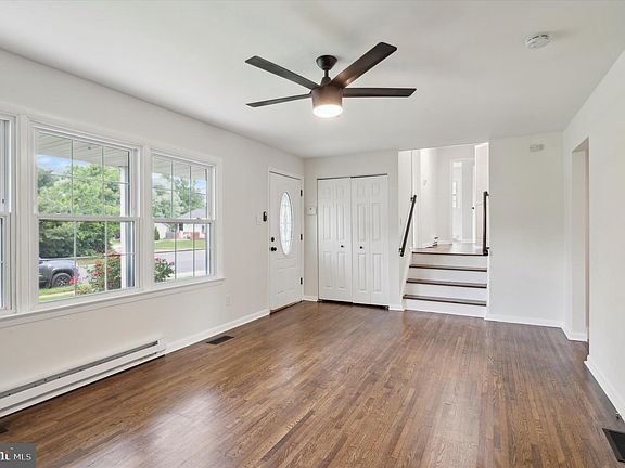 3rd image of 268 Oakfield Dr