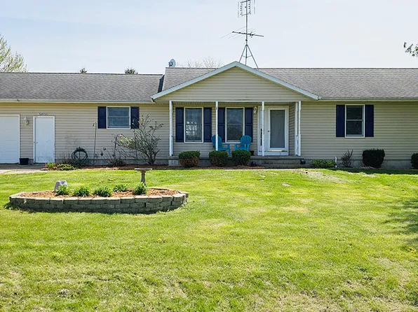 28909 Surrey Dr, Sterling, IL 61081