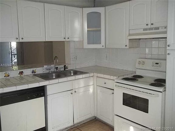3rd image of 905 N Franklin Ave #905