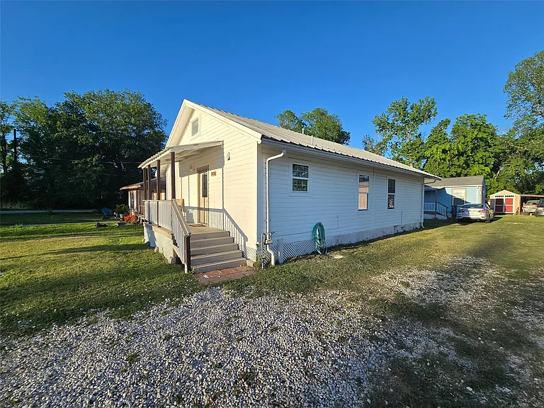 19736 Dunbar Ave — Photo 3
