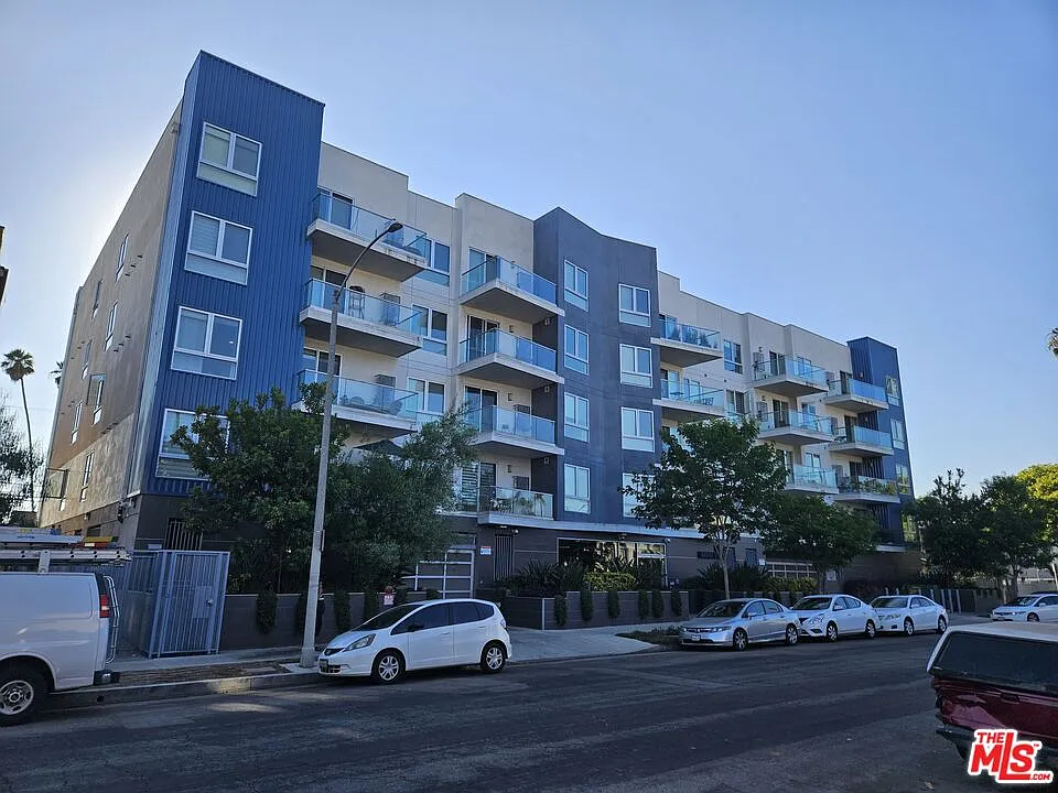 105 S Mariposa Ave #403