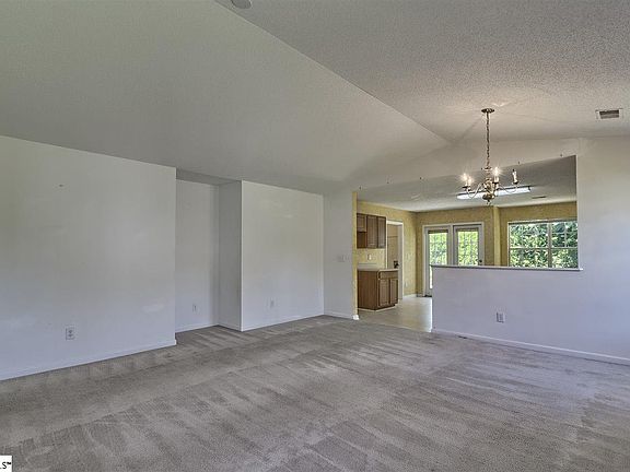 4th image of 122 White Willow Ct