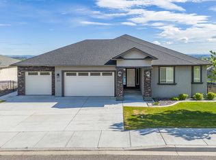 1646 W 52nd Ave, Kennewick, WA