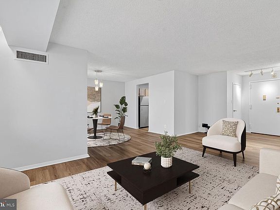 3rd image of 5225 Pooks Hill Rd APT 422N