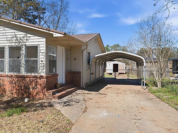 2nd image of 405 Avalon Park