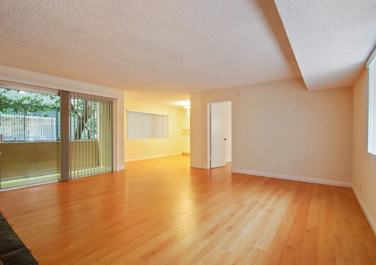12246 Montana Ave. Across from Brentwood Golf Course! — Photo 4